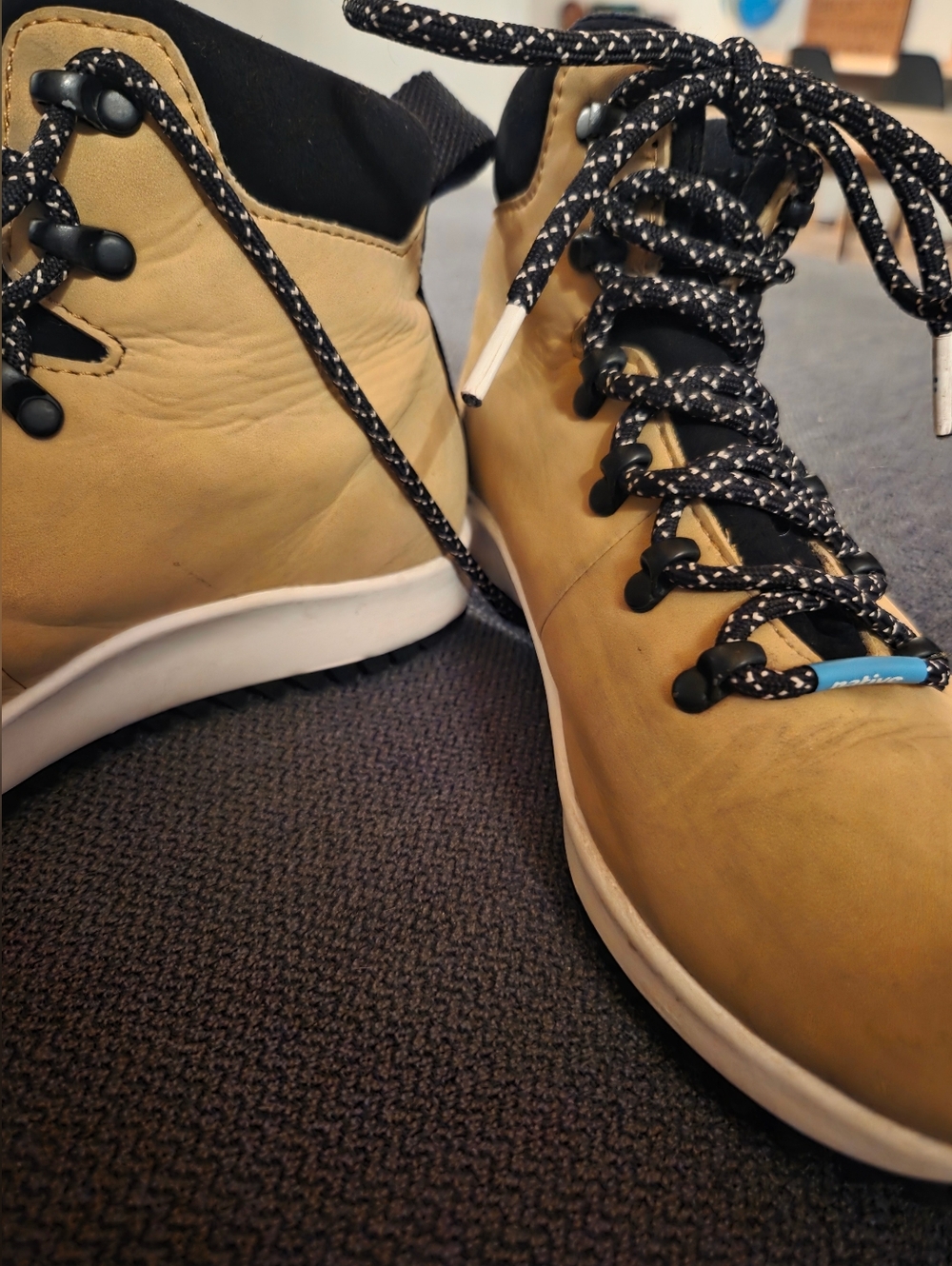 Native Apex Water Resistent Boot 5.5 - Picture 2 of 8
